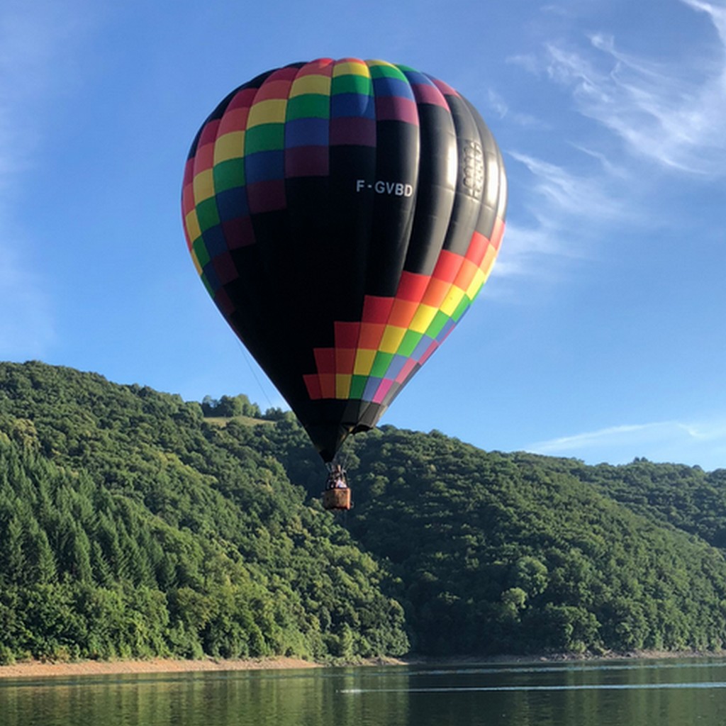 tourtour en montgolfière