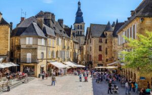 Centre ville de Sarlat, localisé en Périgord Noir